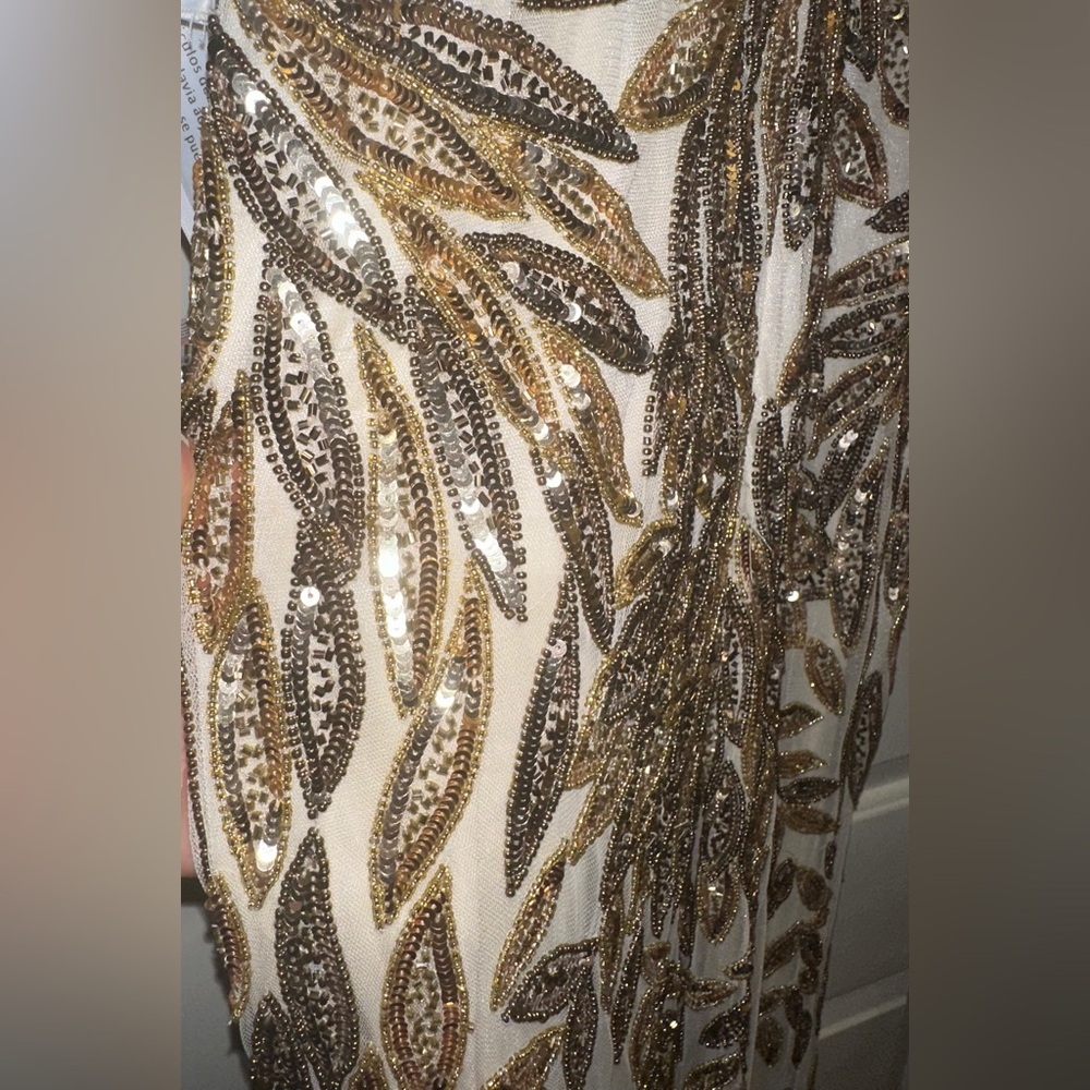 MAC DUGGAL
Gold Hand Beaded Leaf Embellished EvenPlunge Neck Evening Gown - Picture 9 of 13